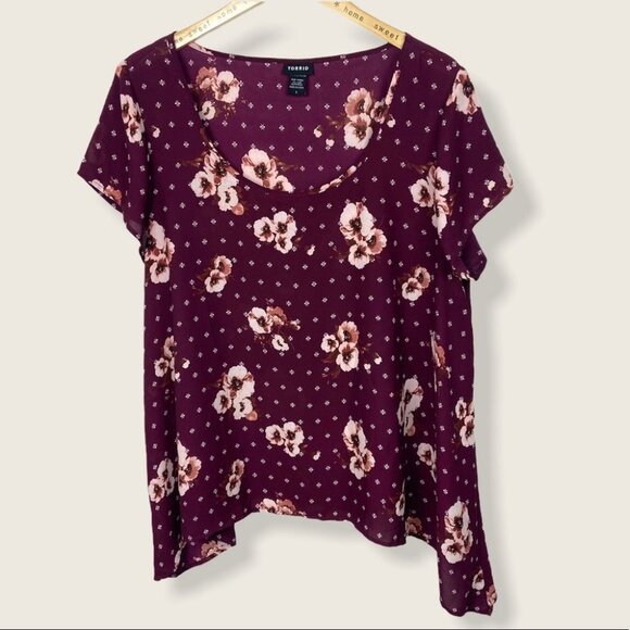 Torrid Floral Sharkbite Georgette Top Burgundy Women Size 1X Short Sleeve Blouse - Picture 3 of 9
